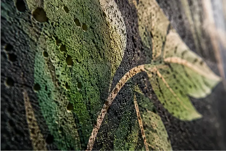 Strukturdetail auf Beton — Licht und Schatten im Relief, Detail 2